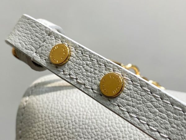 Twist MM Slim 23cm Cream Calfskin