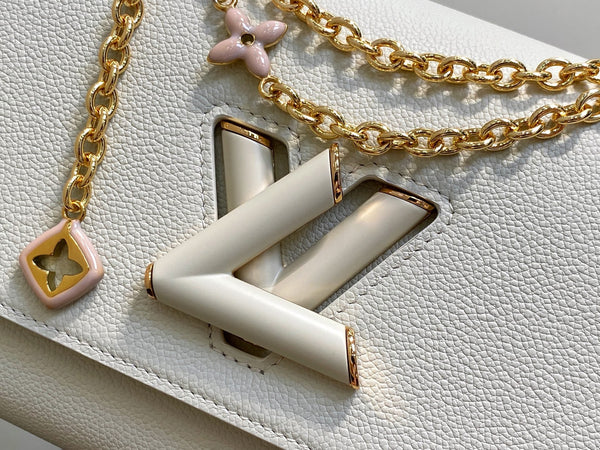 Twist MM Slim 23cm Cream Calfskin