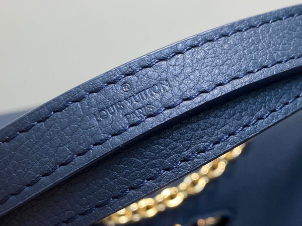Twist MM Slim 23cm Navy Calfskin