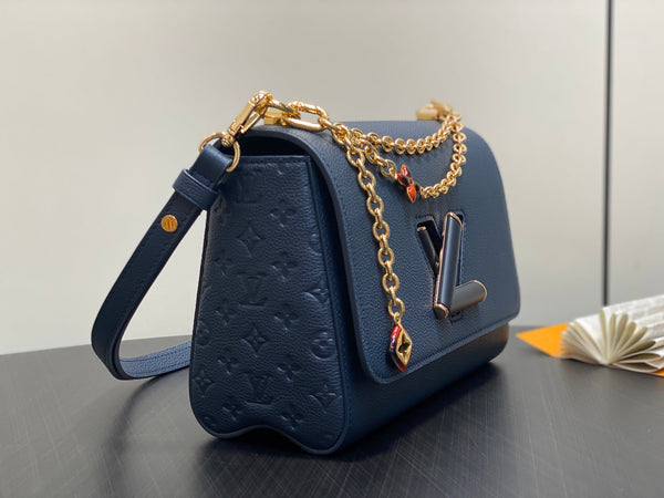 Twist MM Slim 23cm Navy Calfskin