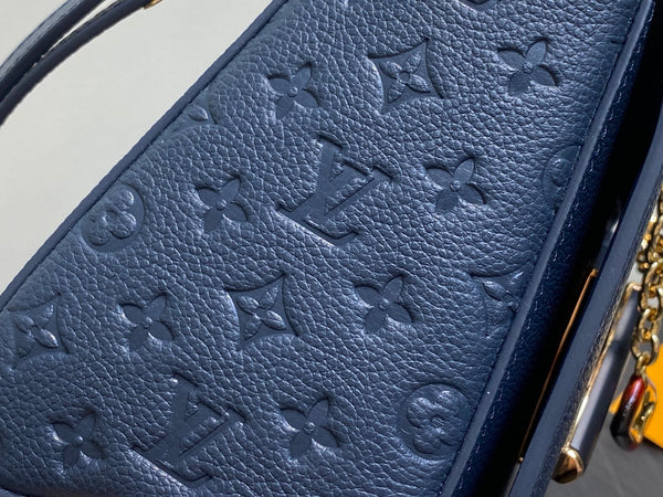 Twist MM Slim 23cm Navy Calfskin