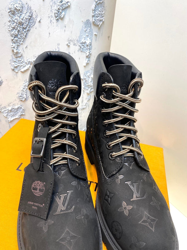 Stivaletto alla caviglia LV x Timberland 6-In 35mm in pelle scamosciata monogrammata nera