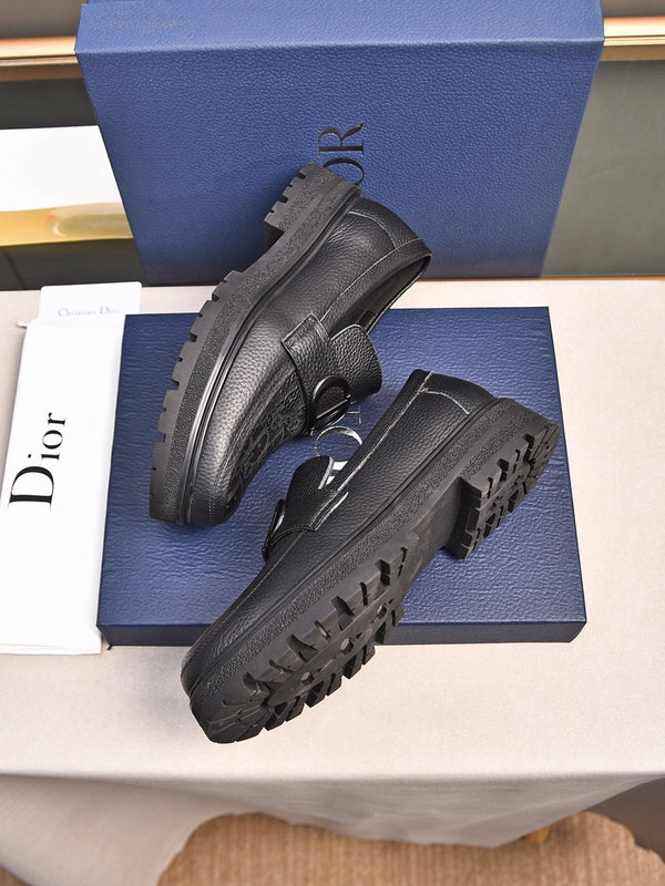 CD SYMBOL EXPLORER LOAFER IN PELLE DI VITELLO MARTELLATA NERA