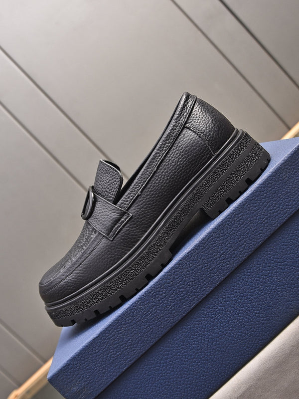 CD SYMBOL EXPLORER LOAFER IN PELLE DI VITELLO MARTELLATA NERA