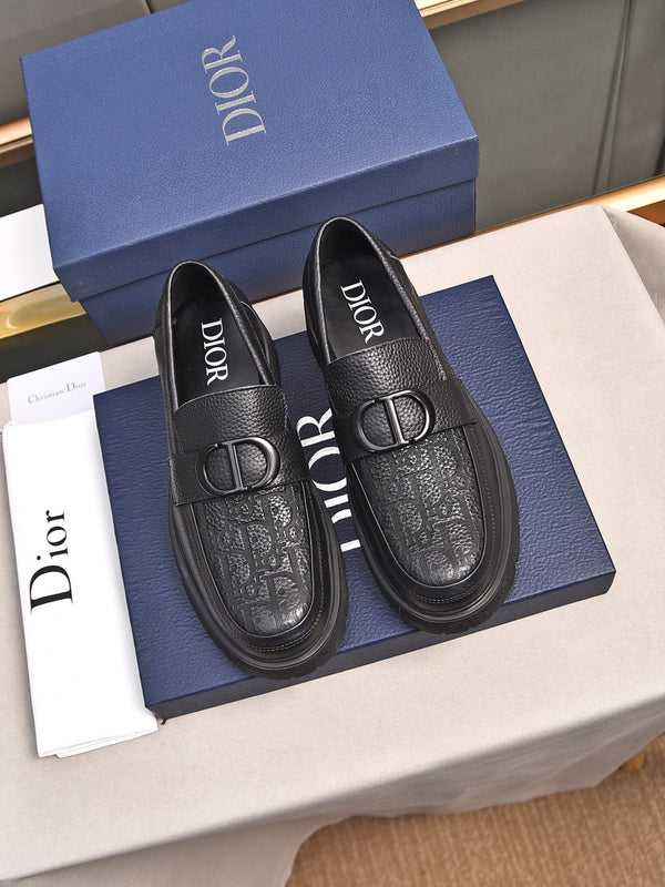 CD SYMBOL EXPLORER LOAFER IN PELLE DI VITELLO MARTELLATA NERA