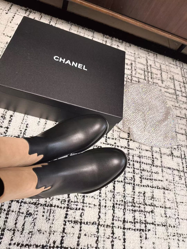 Chanel 25A Winter New Low Boots Black Beige Cowhide 393515