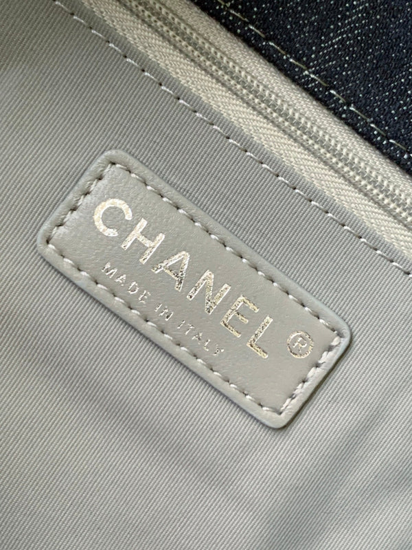 Chanel 25 Bag Navy Blue 40cm Denim Fabric 289495