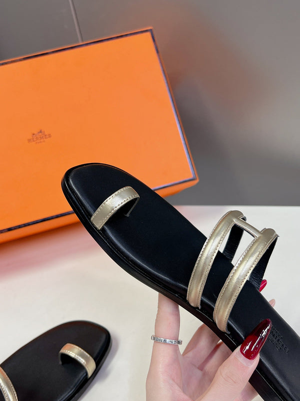 Sandali Georgia in pelle di vitello nera dorata