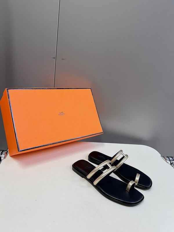 Sandali Georgia in pelle di vitello nera dorata