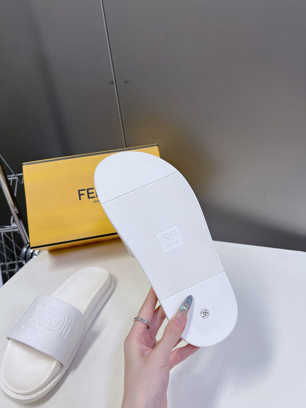 FENDI ROMA SLIDES IN WHITE LAMBSKIN LEATHER