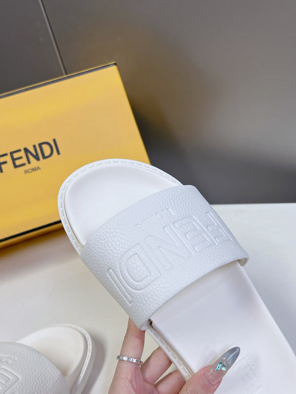 FENDI ROMA SLIDES IN WHITE LAMBSKIN LEATHER