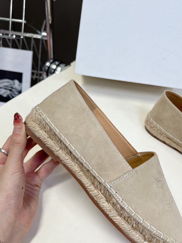LOAFER IN OAT TAN SUEDE AND WOVEN RAFFIA