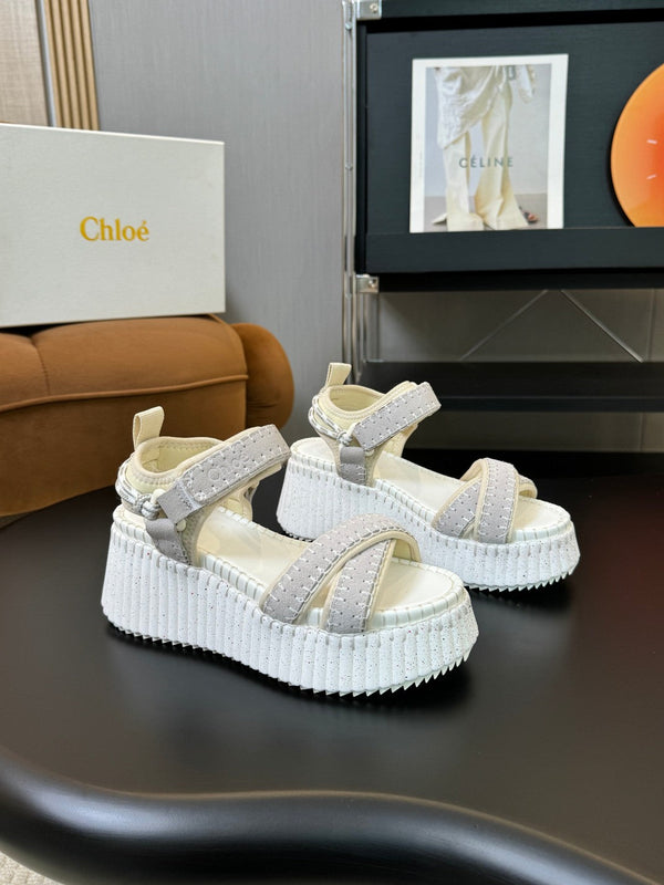 CHLOÉ NAMA WEDGE SANDAL 8 CM IN PASTEL GREY SUEDE AND WHITE RUBBER