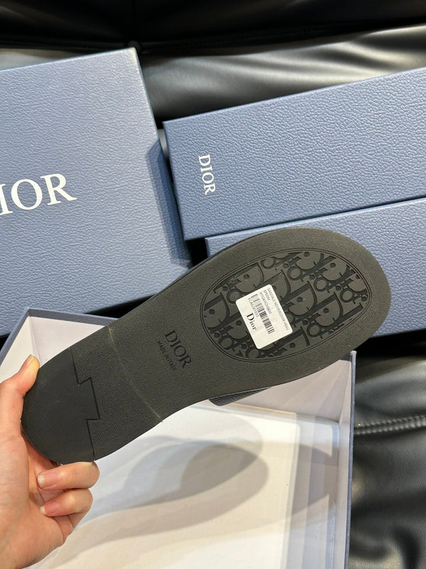 CD D-CLUB SLIDE SLIPPER NAVY GRAINED CALFSKIN