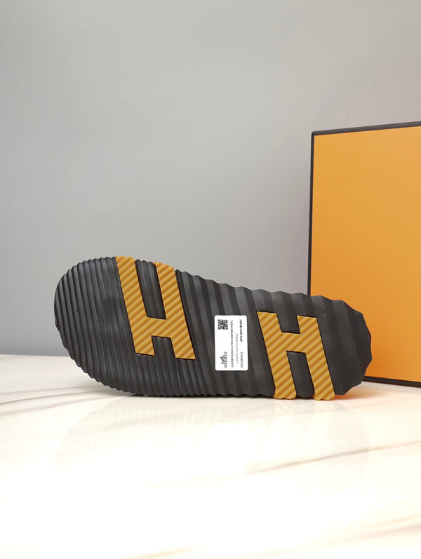 HM INFRA SANDAL BLACK AND SANDSTONE LAMBSKIN