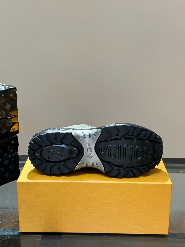 THICK-SOLED SNEAKER GREY AND BLACK CALFSKIN