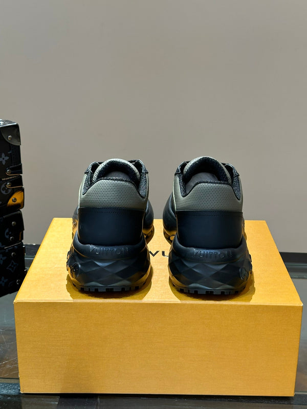 THICK-SOLED SNEAKER GREY AND BLACK CALFSKIN