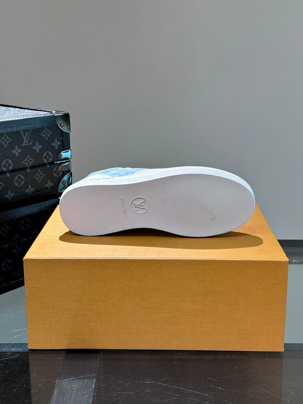 SNEAKER LV IN PELLE SCAMOSCIATA BIANCA E VITELLO MIX DENIM BLU