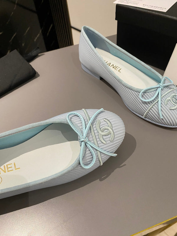 ballerina in tessuto ricamato blu nuvola