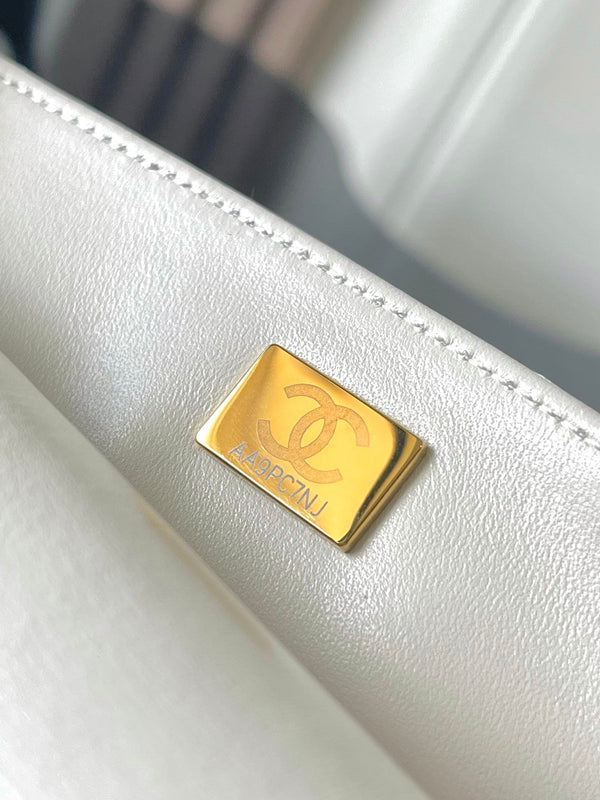 Chanel 25 Sequin Embroidered 21cm Bag White Leather Sequins 286172