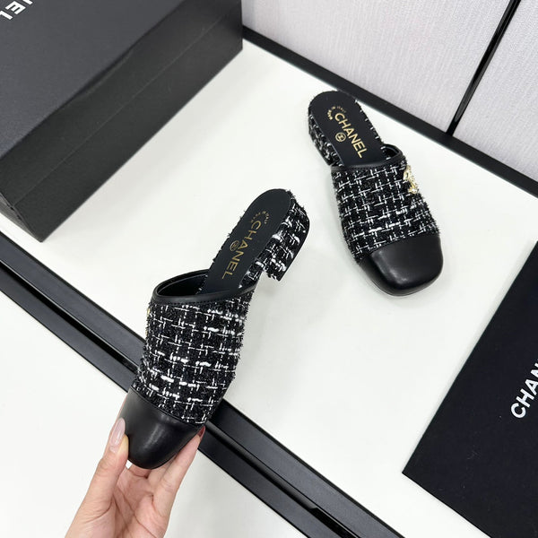 CC FLAT MULE IN BLACK MIX WHITE WOOL TWEED AND CALFSKIN