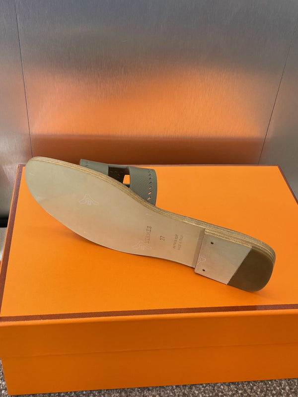 HM 25 Oran Sandal Etoupe Perforate Epsom Leather