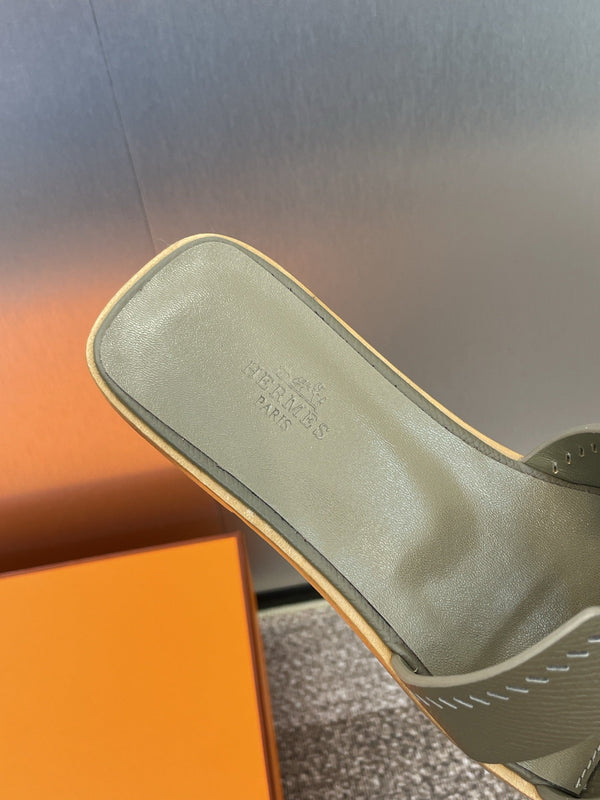 HM 25 Oran Sandal Etoupe Perforate Epsom Leather