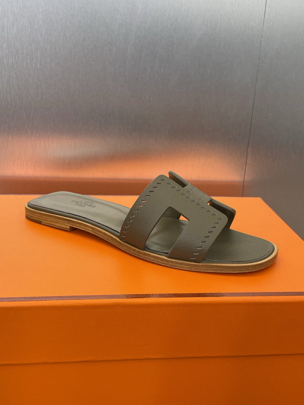HM 25 Oran Sandal Etoupe Perforate Epsom Leather