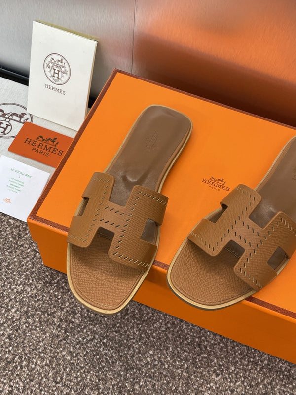 HM 25 Oran Sandal Gold Perforate Epsom Leather