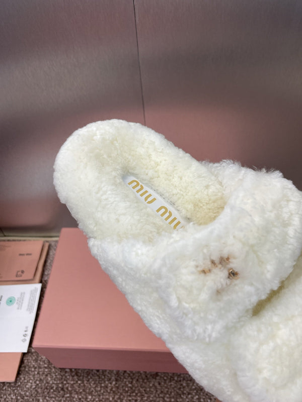 Miu Velcro Slippers White Lambswool 508825