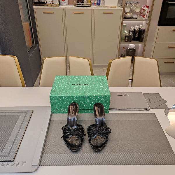 MULES ALTE IN PELLE DI MONTONE NERA CON FIOCCO