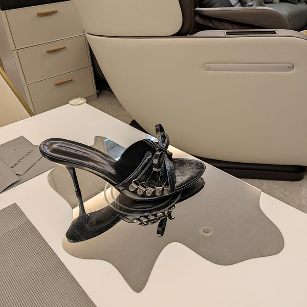 MULES ALTE IN PELLE DI MONTONE NERA CON FIOCCO