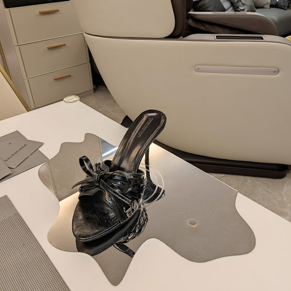 MULES ALTE IN PELLE DI MONTONE NERA CON FIOCCO