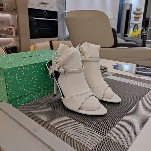 OPEN TOE STRAPPY HIGH HEEL IN WHITE CALFSKIN