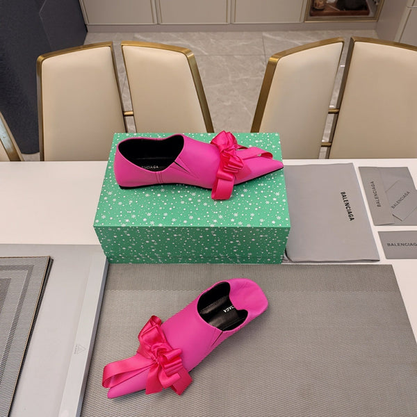POINTED-TOE FLATS WITH BOW IN HOT PINK SOFT LAMBSKIN