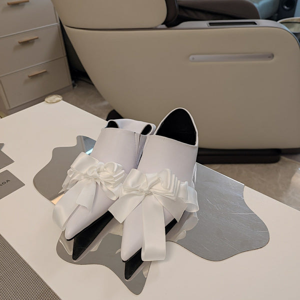 POINTED-TOE FLATS WITH BOW IN WHITE SOFT LAMBSKIN