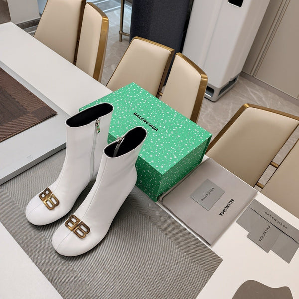 ROUND-TOE HIGH HEEL BOOTS IN WHITE SMOOTH LAMBSKIN