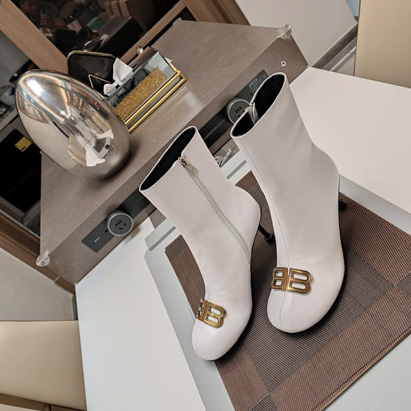 ROUND-TOE HIGH HEEL BOOTS IN WHITE SMOOTH LAMBSKIN