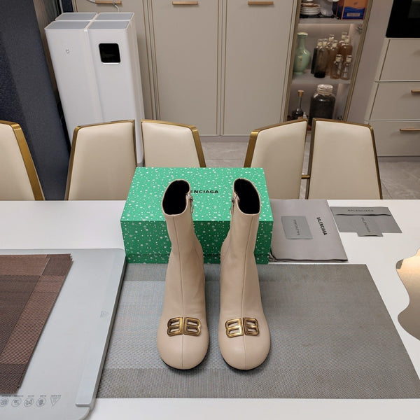 ROUND-TOE HIGH HEEL BOOTS IN BEIGE SMOOTH LAMBSKIN