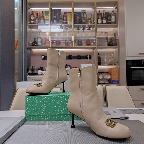 ROUND-TOE HIGH HEEL BOOTS IN BEIGE SMOOTH LAMBSKIN