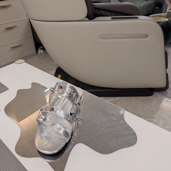 STRAPPY FLAT SANDALS IN SILVER STUDDED WAX-OIL SHEEPSKIN