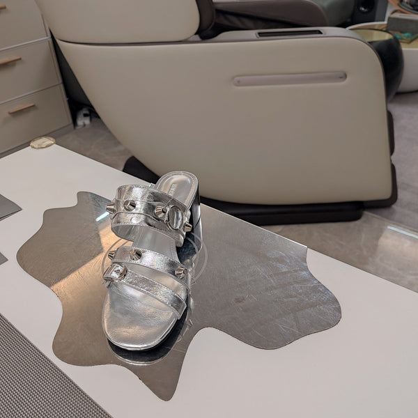 STRAPPY MEDIUM HEELED SANDALS IN SILVER STUDDED WAX-OIL SHEEPSKIN