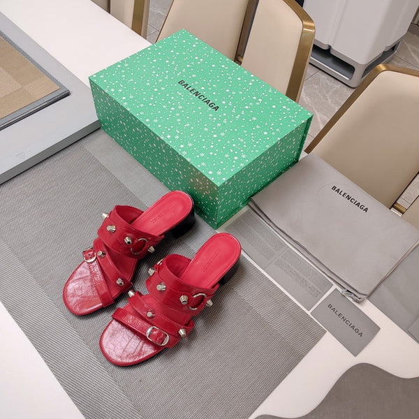 STRAPPY MEDIUM HEELED SANDALS IN RED STUDDED WAX-OIL SHEEPSKIN