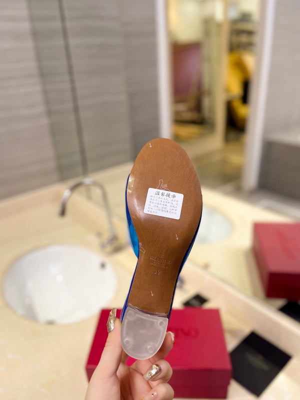 MULE ALTO 60MM IN PELLE DI MONTONE BLU COBALTO E PVC TRASPARENTE