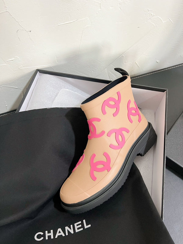 CC Rain boots In Beige With Pink Logo Natural Rubber 949792