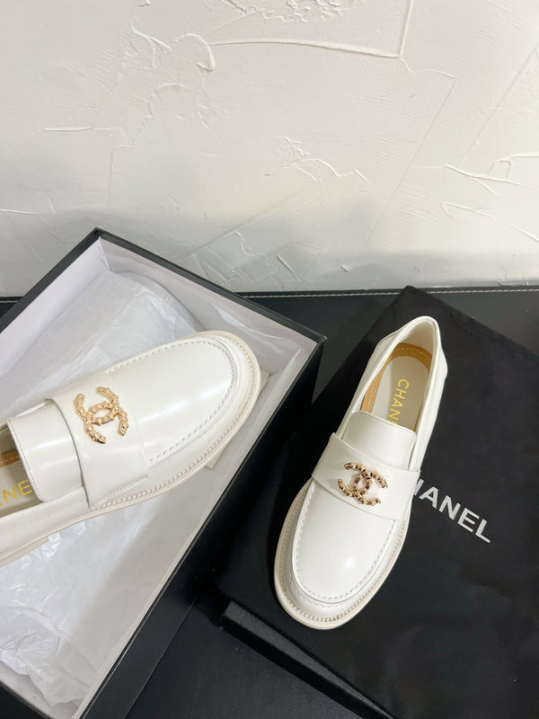 CC Moccasins Glossy White Calfskin 949656
