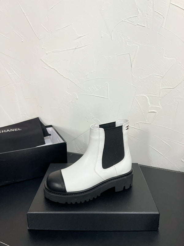 CC Chelsea Ankle Boots In White Mix Black Cowhide 949683