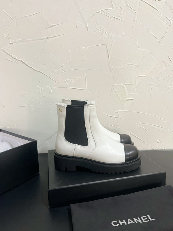 CC Chelsea Ankle Boots In White Mix Black Cowhide 949683