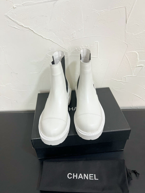 CC Chelsea Ankle Boots In White Cowhide  949684