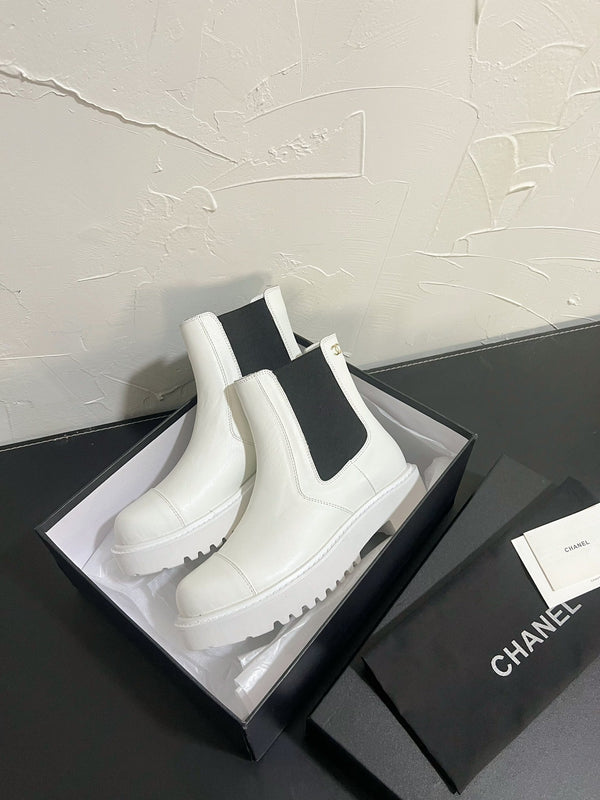 CC Chelsea Ankle Boots In White Cowhide  949684